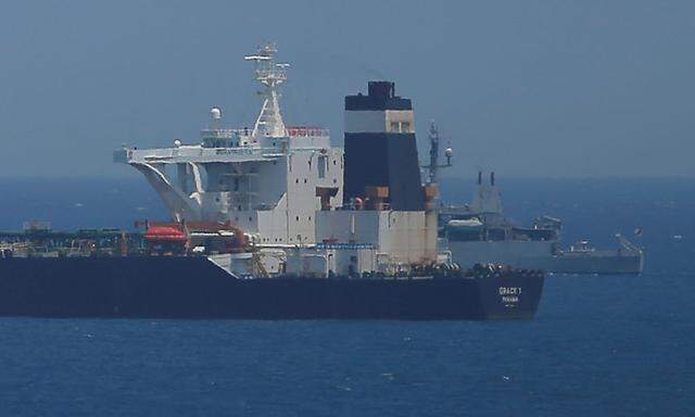 Öl-Supertanker "Grace 1" liegt in britischen Gewässern vor Anker.