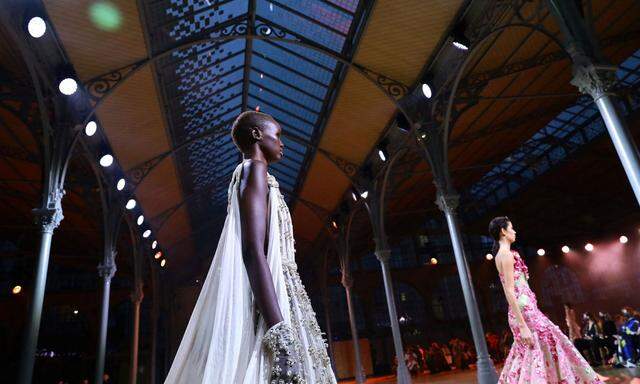Auch Designer Elie Saab zeigte seine diesjährige Haute-Couture-Kollektion wieder in Paris.