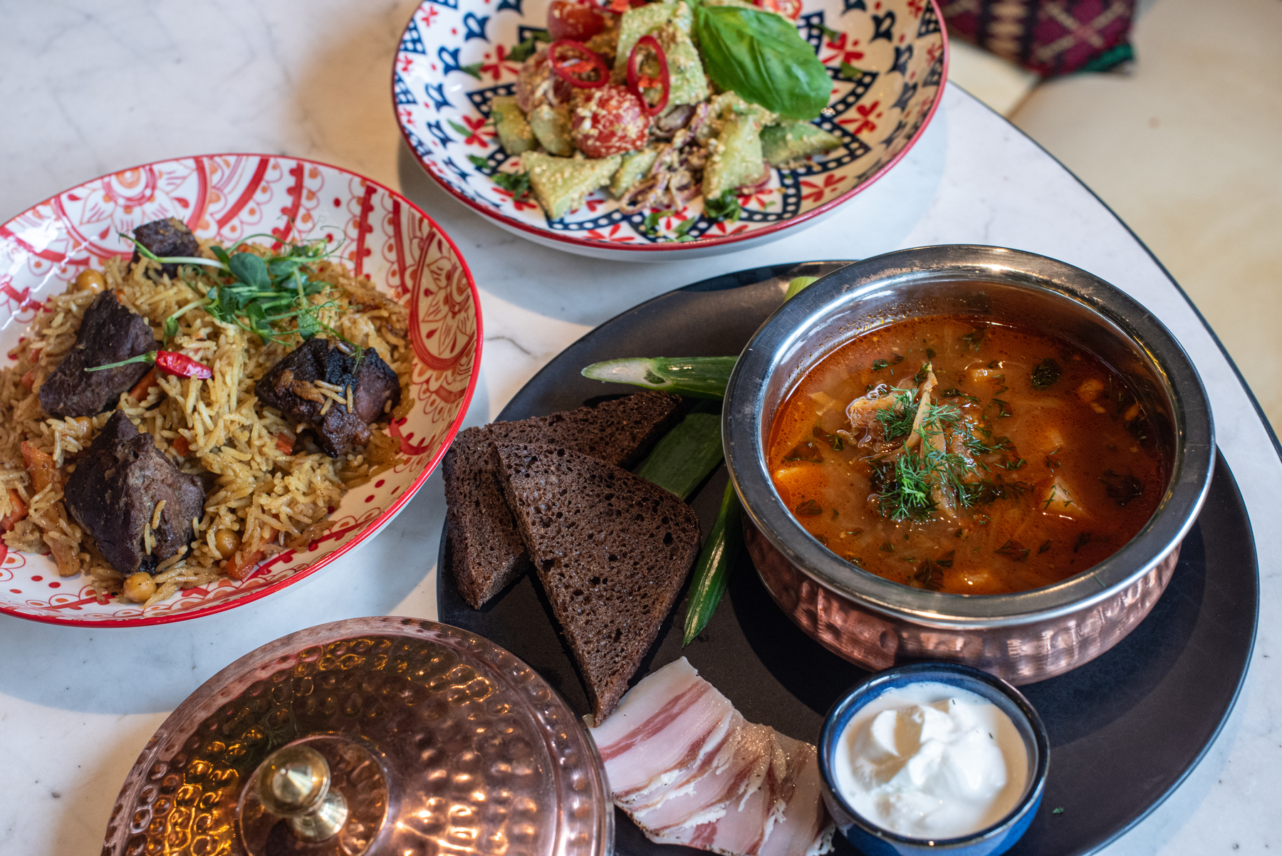 Restaurantkritik: Eine der besten Suppen Wiens in einem kaukasisch-ukrainischen Großlokal [premium]