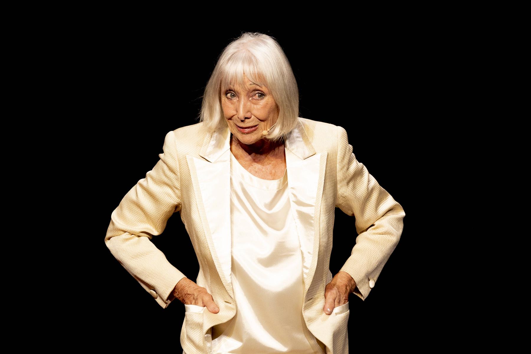 Topsy Küppers prejela častni grob na Dunaju