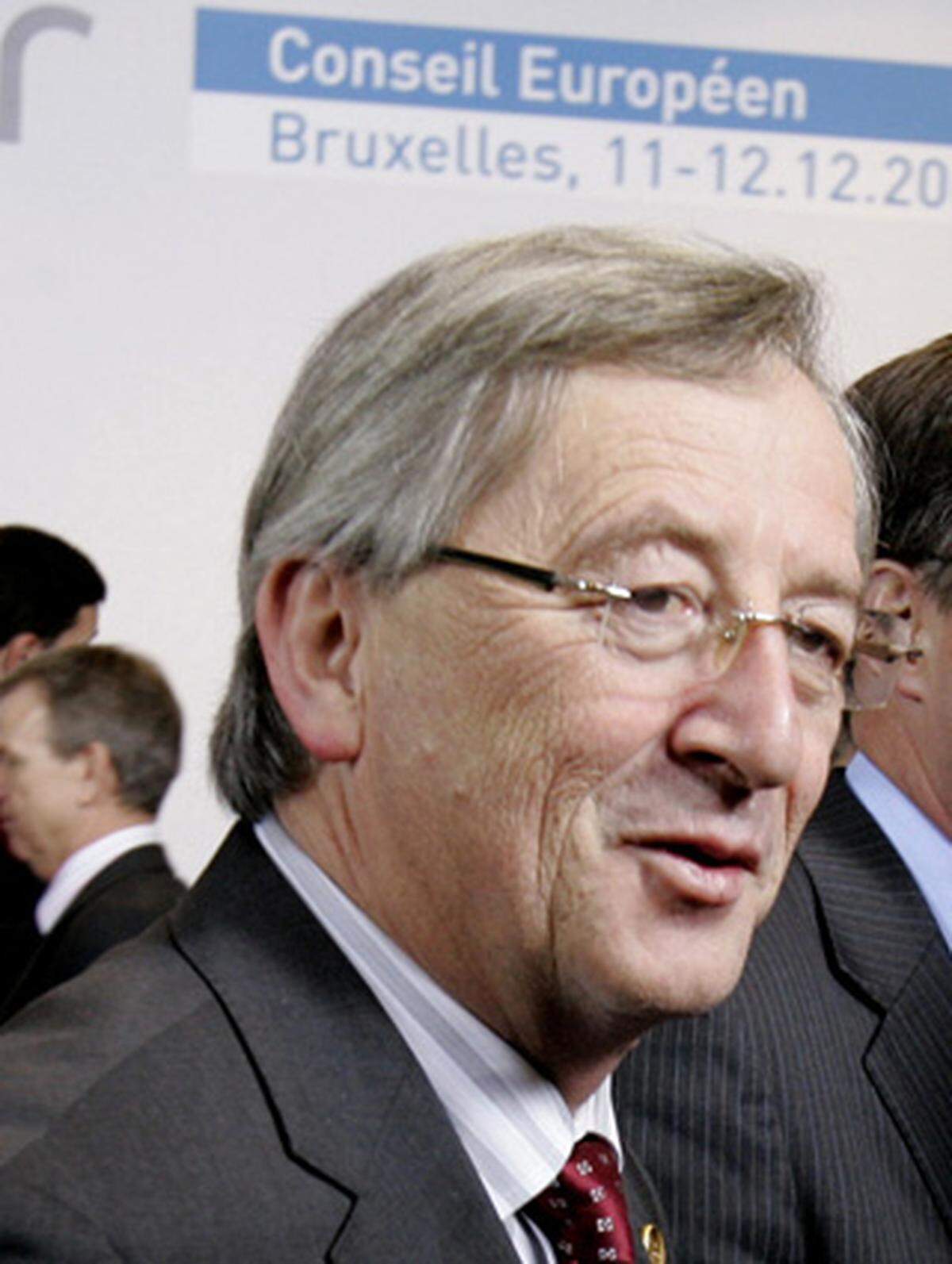 Auch der luxemburgische Premier Jean-Claude Juncker, der sich selbst für den Posten des Ratspräsidenten beworben hatte, bezeichnete die Kür des Belgiers als "eine gute Wahl".