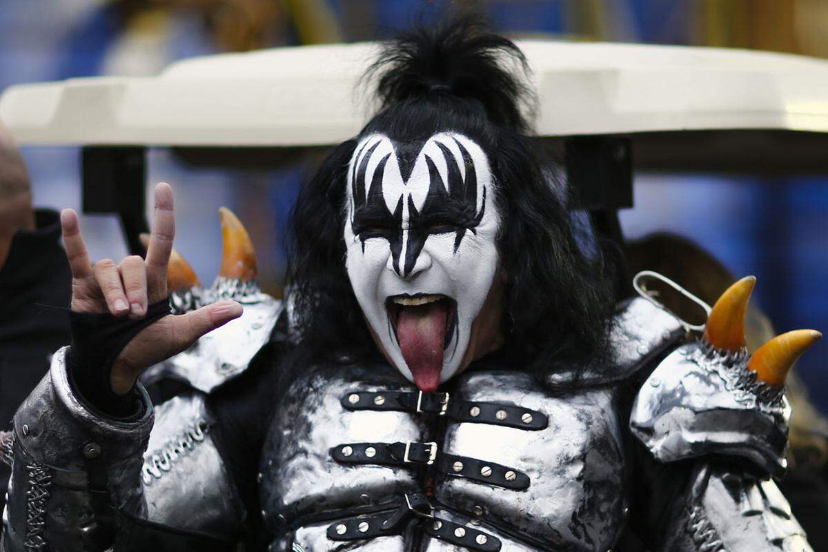 Zum Vergleich: Die dämonische Zunge von Kiss-Bassist Gene Simmons kommt im Schadensfall auf 1 Million Dollar.