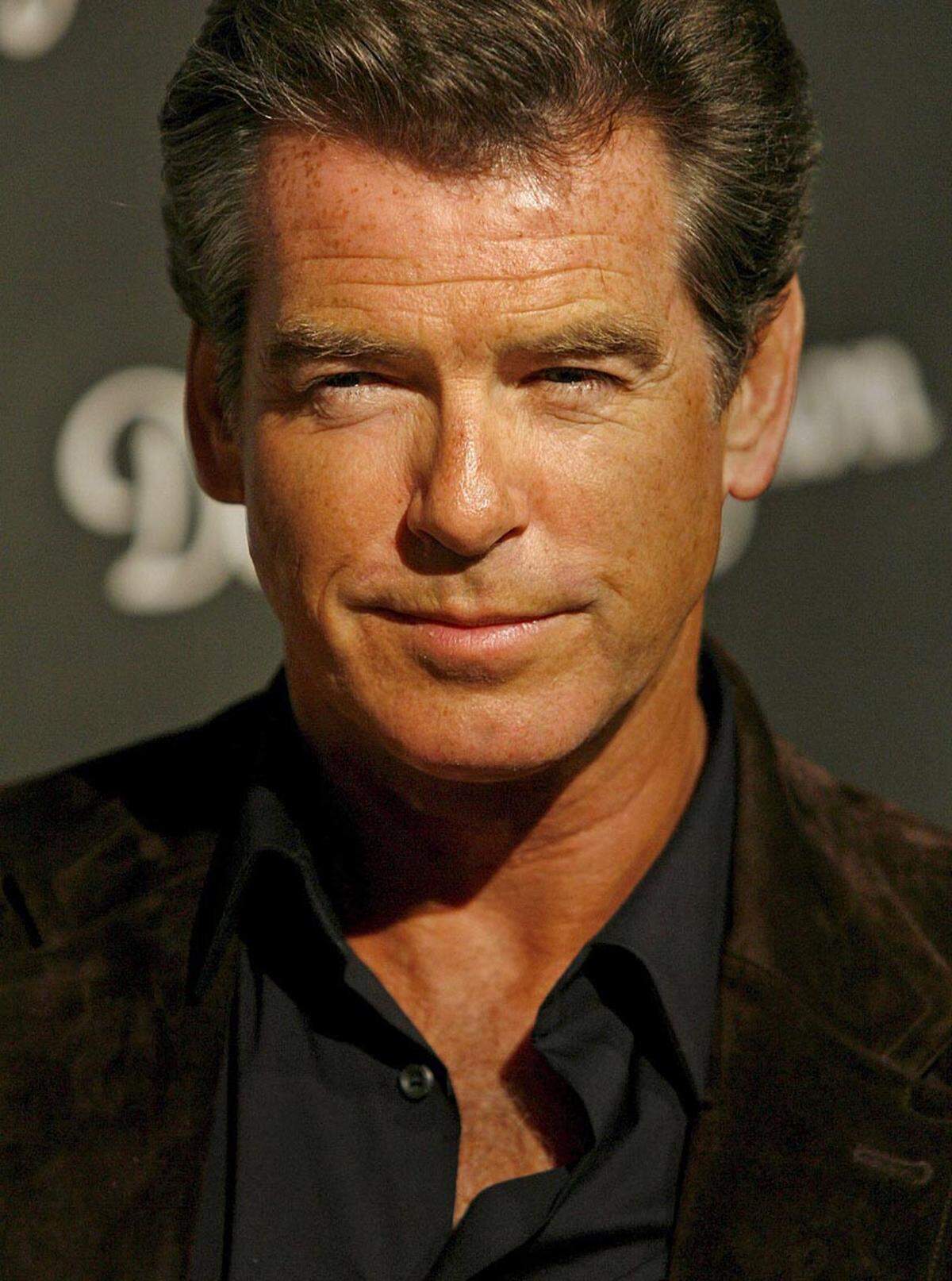 Zwischen seinen 007-Filmen "Die Welt ist nicht genug " und "Stirb an einem anderen Tag" wurde Pierce Brosnan an die Spitze der Liste gewählt.