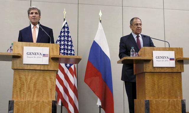  Kerry and Lavrov atrend a news conference in Geneva