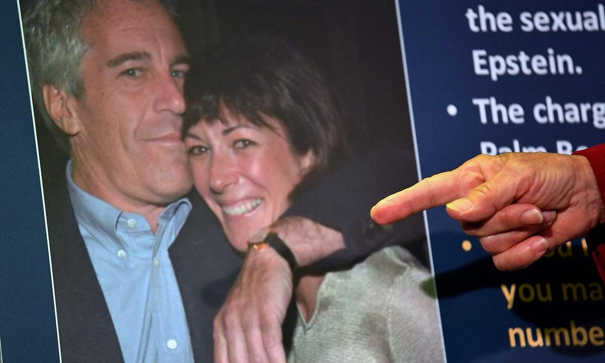 Epstein und Maxwell hier auf einem Plakat der Staatsanwaltschaft.