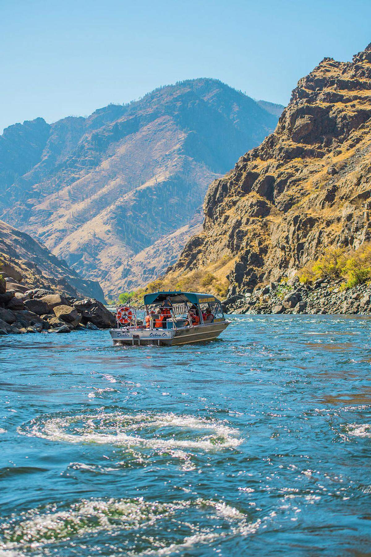 Der tiefste Canyon liegt nicht dort, wo der Europäer ihn vermutet, sondern in Idaho. Der Hells Canyon wird seinem Ruf wirklich gerecht. Der Snake River windet sich 113 Kilometer durch und ist Ziel von Abenteuersportlern. visitidaho.org