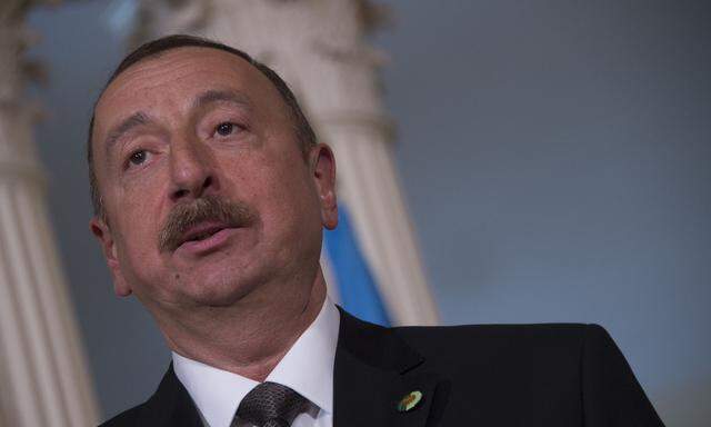 Staatschef Ilham Aliyev bleibt an der Macht