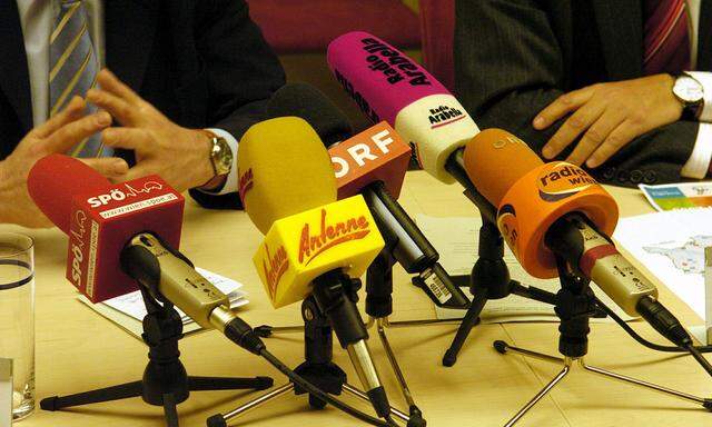 Symbolbild Pressekonferenz