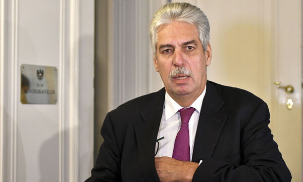 Finanzminister Hans Jörg Schelling verweist auf kommende EU-Richtlinien zum Thema Kontoführungskosten.