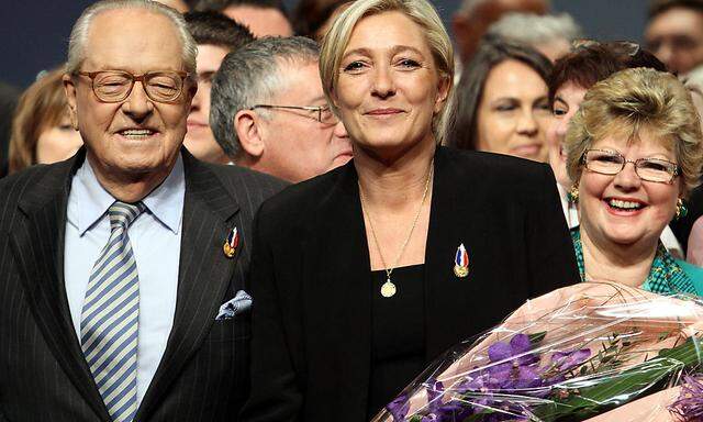 2011 übernahm Marine den Chefposten in der Partei Front National von ihrem Vater Jean-Marie Le Pen.