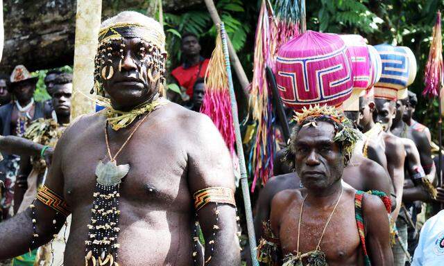 Papua-Neuguinea ist der flächenmäßig drittgrößte Inselstaat der Welt. Die Einwohnerzahl beläuft sich auf rund 10,1 Millionen Menschen. 