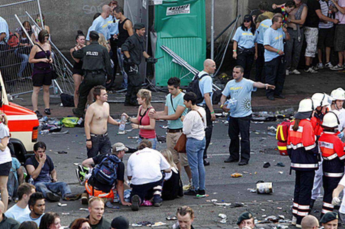 Der Weg zur Loveparade wurde zur tödlichen Falle: Bei einer Massenpanik bei der Loveparade in Duisburg sind am 24. Juli 21 Menschen ums Leben gekommen. Mehr als 500 Menschen wurden verletzt.