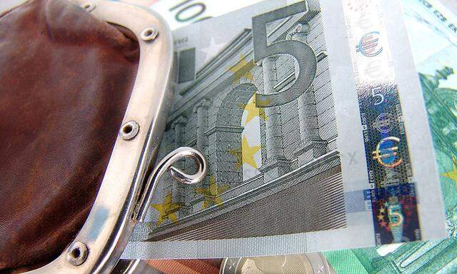 Symbolbild: Geldtasche mit 5-Euro-Schein