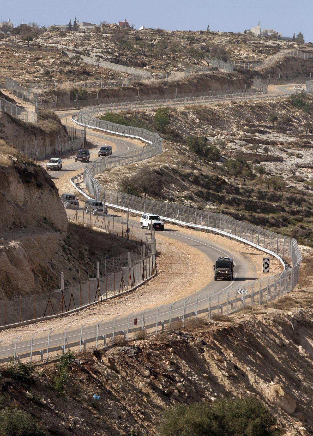 Im Jahr 2002 begann Israel mit dem Bau einer Sperranlage, um sich von den Palästinensergebieten im Westjordanland abzugrenzen - zum Schutz vor Anschlägen, lautet die offizielle Erklärung.