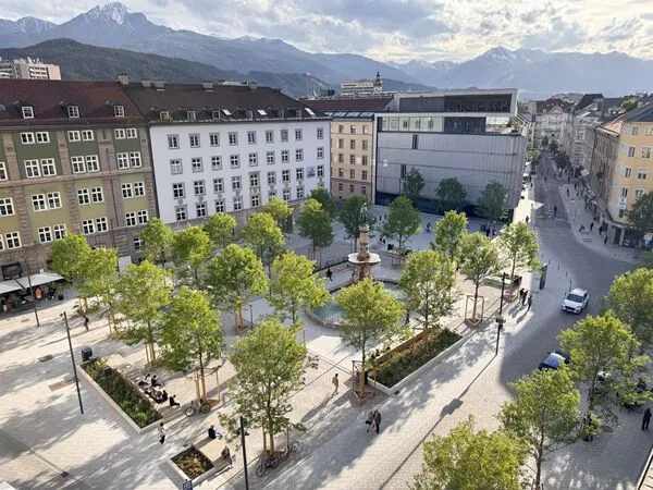 Bozner Platz was defined with a “tree hall”.