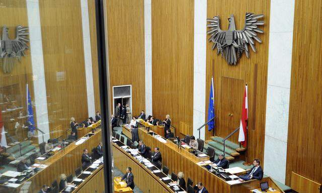 Blick in den Plenarsaal des Parlaments 