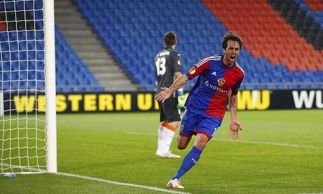 Matias Delgado vom FC Basel entschied die Partie bereits vor der Pause mit einem Doppelpack - auch ohne eigene Fans.