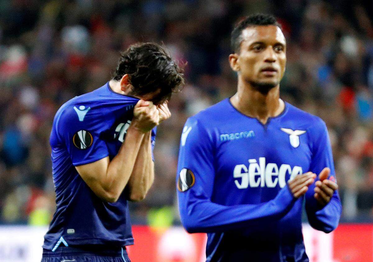 "Lazio, K.o. in Salzburg. Inzaghis Truppe spielt müde und nervös. Sie ist für die Salzburger nie wirklich gefährlich, die auf den Flügeln des Enthusiasmus einen historischen Einzug ins EL-Halbfinale feiern."