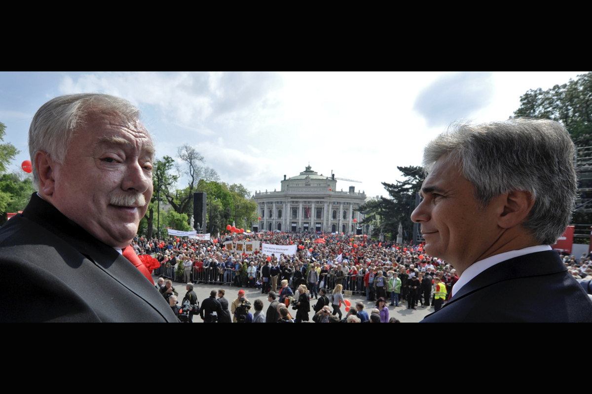 Klassenkämpferische Töne. Kanzler Faymann (im Bild mit Wiens Bürgermeister Häupl) forderte vor den Anhängern soziale Gerechtigkeit ein. Diese sei die Seele der Sozialdemokratie, das "Herzstück".