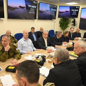 Dieses Bild wurde von der israelischen Regierung veröffentlicht: Das Kriegskabinett tagte am Montag in Tel Aviv.