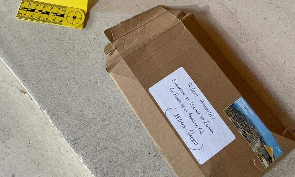 Das Paket, das an die ukrainische Botschaft in Madrid adressiert war.