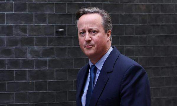 Der ehemalige Premierminister David Cameron ist der neue Außenminister. Er übernimmt den Posten von James Cleverly - dieser wiederum rückt Suella Braverman nach.