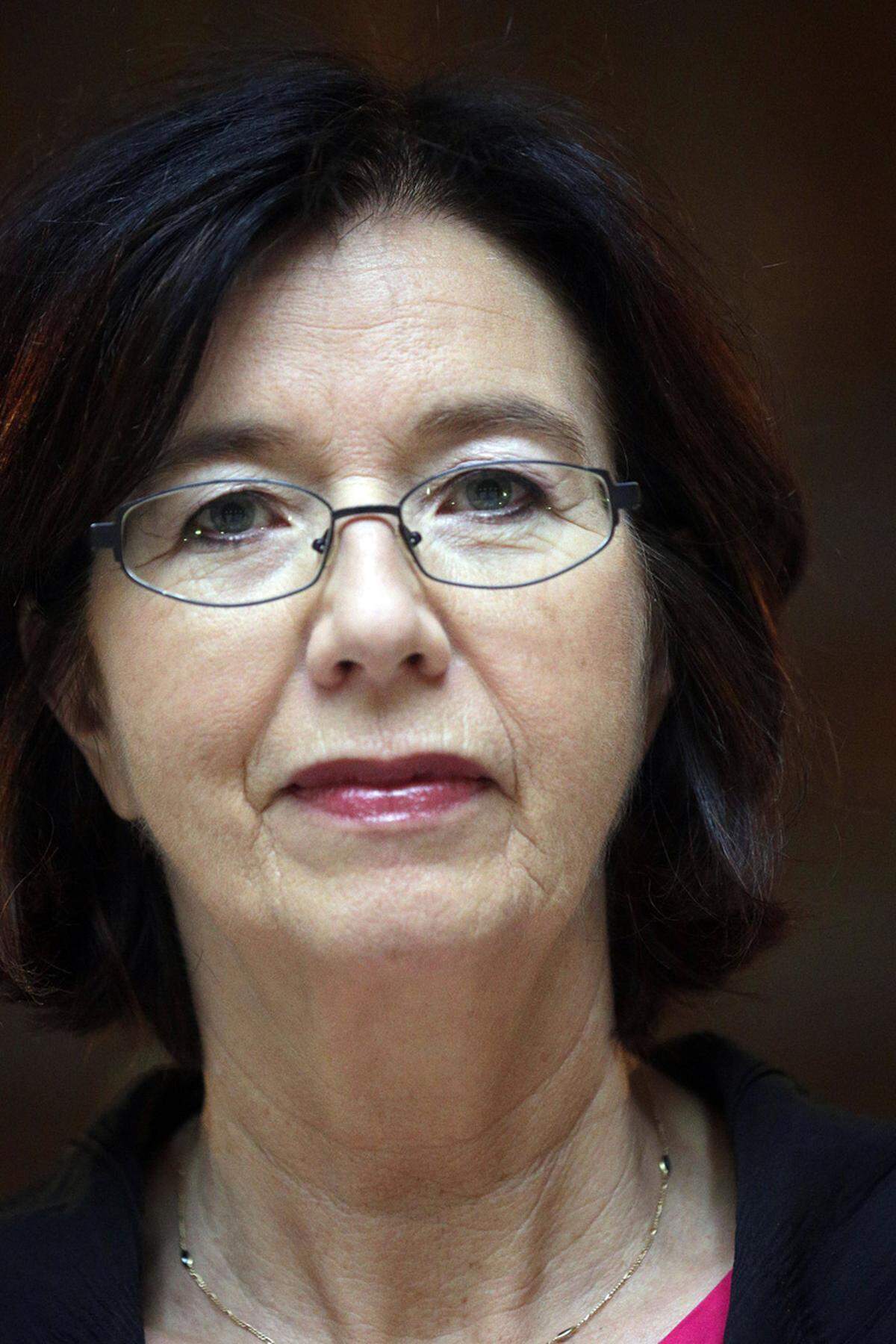 Kommt eine Frau zum Zug, so werden auch der Kärntnerin Christine Muttonen, die außenpolitische Sprecherin ist, Chancen eingeräumt. Sie wurde von der Kärntner SPÖ schon als ministrabel angesehen.