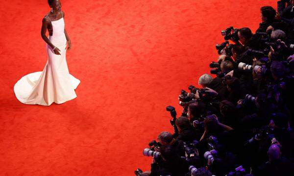 Die kenianisch-mexikanische Schauspielerin Lupita Nyong’o steht heuer der Berlinale-Jury vor. Der Wettbewerb steht im Schatten von Kontroversen. 