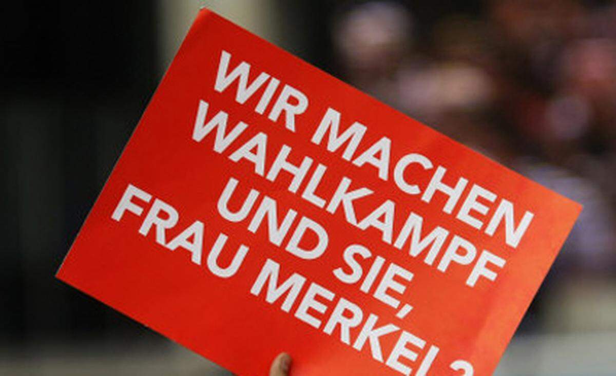 Die Konkurrenz von der SPD warf Merkel sowieso vor, sich im Wahlkampf zu "verstecken" . Aber auch aus der eigenen Partei wünschte man sich von Merkel "mehr Emotionen". Werfen wir also einen Blick auf den Herausforderer fürs Kanzleramt, Frank-Walter Steinmeier.