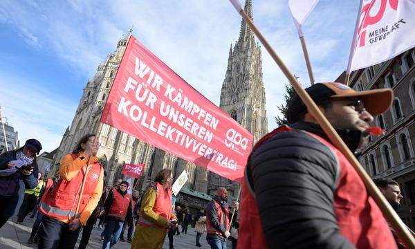 Demonstration der Handelsbeschäftigten am Dienstag, 14. November 2023, in Wien. 