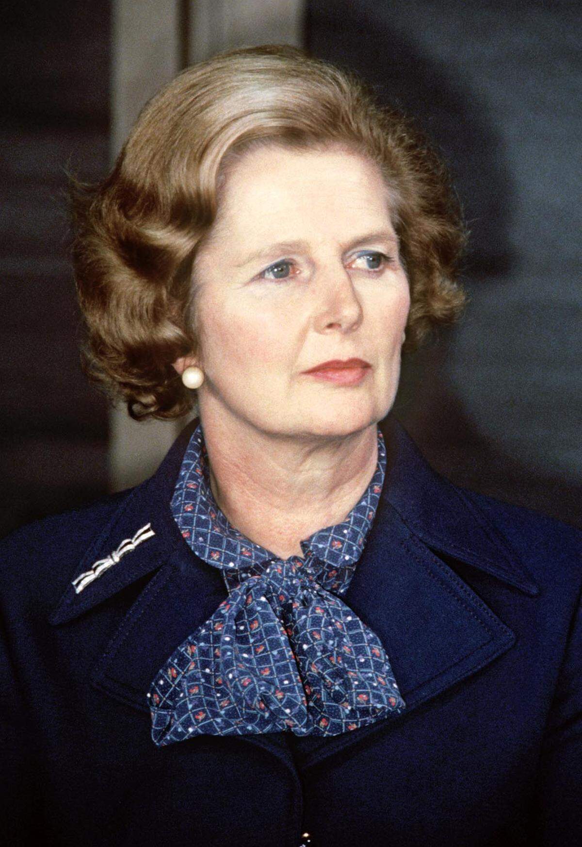 Premierministerin Margaret Thatcher macht sich zunächst für den Britenrabatt stark, den sie 1984 erkämpft, und anschließend für die Schaffung des Gemeinsamen Binnenmarkts. 1985 wird mit tatkräftiger Unterstützung Großbritanniens die Einheitliche Europäische Akte beschlossen, mit der die Weichen Richtung Binnenmarkt gestellt werden. 1990 treten die Briten dem Wechselkursmechanismus ERM bei, mit dem die Währungen ihrer Mitglieder koordiniert werden.