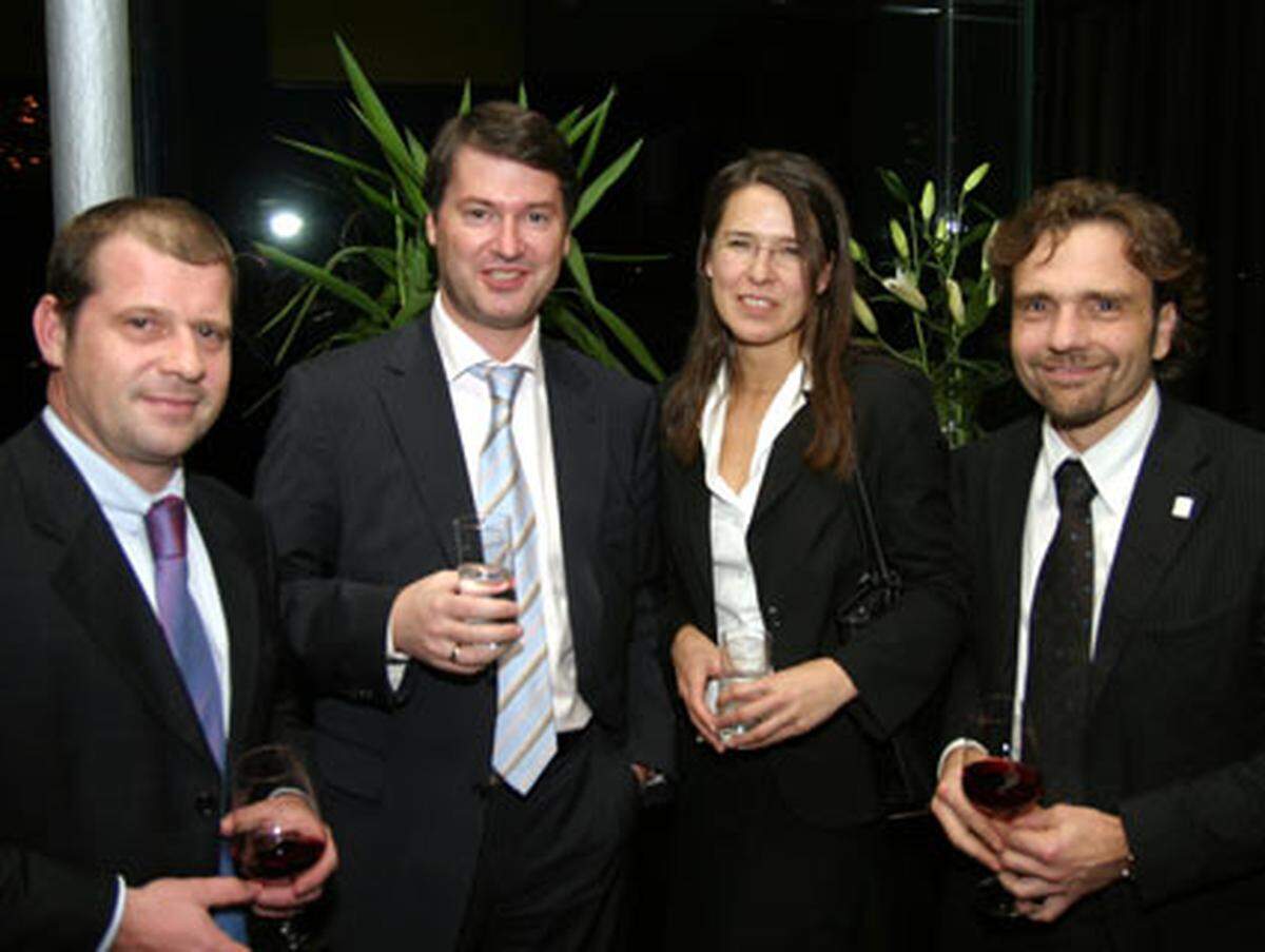 Christian Stüger von der SAP Business School mit Andreas Philippitsch (Personalchef First Data), Michaela Frischer (Marketing und PR Capgemini) und Carlos Fernandez de Retana (Projektleiter Euro2008 Klagenfurt).