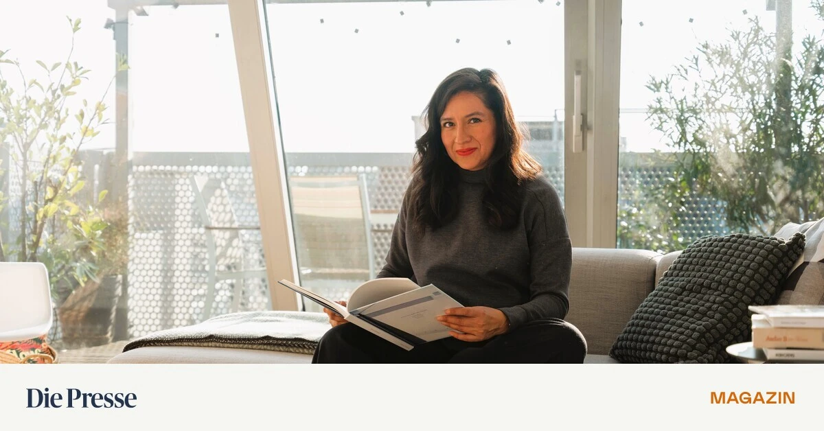 Zufall-trifft-Aufmerksamkeit-Im-Dachgescho-der-Malerin-im-7-Bezirk-premium-