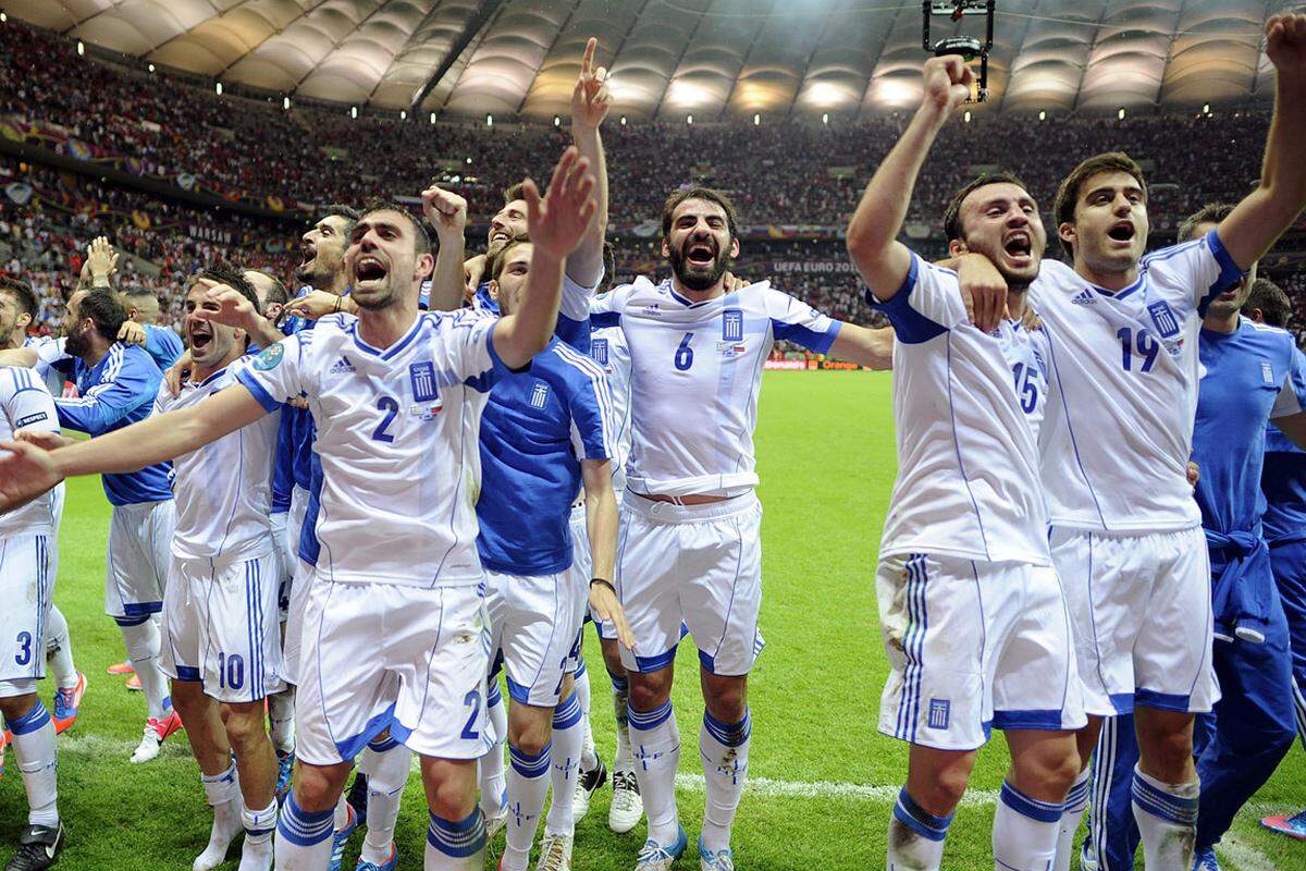 Die Griechen wendeten die Euro-Pleite ab und stiegen als Gruppenzweiter hinter Tschechien ins Viertelfinale auf. Jetzt könnte Deutschland warten.