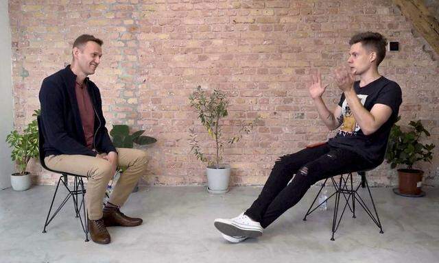Video-Screenshot: Alexej Nawalny im Interview mit dem russischen Youtuber Juri Dud.