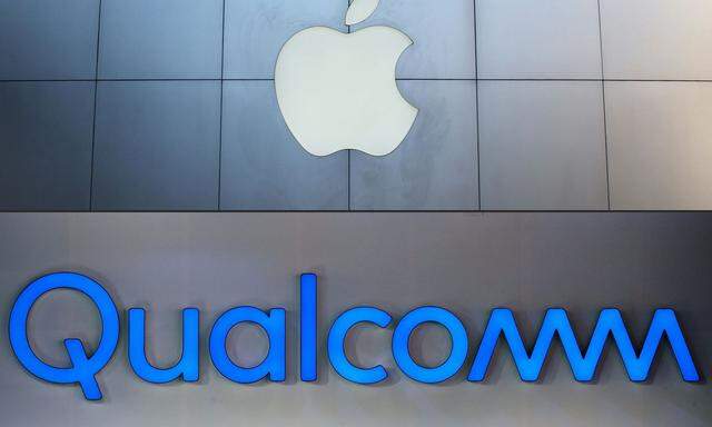 COMBO-US-IT-TELECOMS-APPLE-QUALCOMM