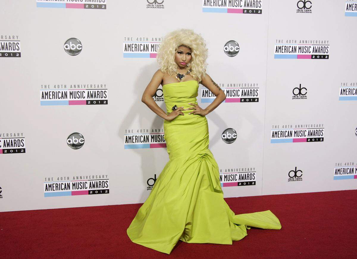 Nicki Minaj kam in einer leuchtend gelben Robe von Monique Lhuillier  und durfte sich über einen Award für das beste Hip-Hop-Album freuen.