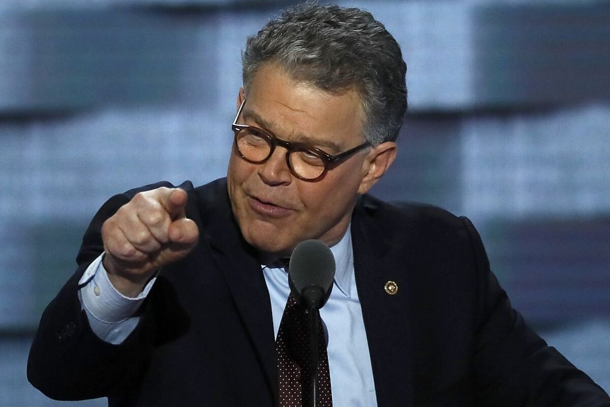 Auch in Übersee gab es immer wieder Komiker, die für politische Ämter kandidierten - von Hollywood-Schauspielern wie Ronald Reagan und Arnold Schwarzenegger, die das Genre ernsthaft wechselten, ganz zu schweigen. Allen voran der US-Präsidentschaftswahlkampf zog oft auch Satiriker an. 2012 etwa probierten Stephen Colbert und Roseanne Barr ihr Glück. Der Komiker Al Franken (Bild), Autor der US-Sketchshow "Saturday Night Live", wurde 2009 in Minnesota demokratischer Senator und 2014 sogar wiedergewählt.