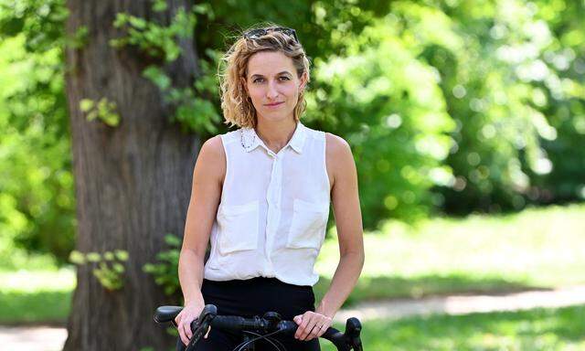 Alina Lindermuth begibt sich mit ihrem Fahrrad auf Lesetour durch Österreich.