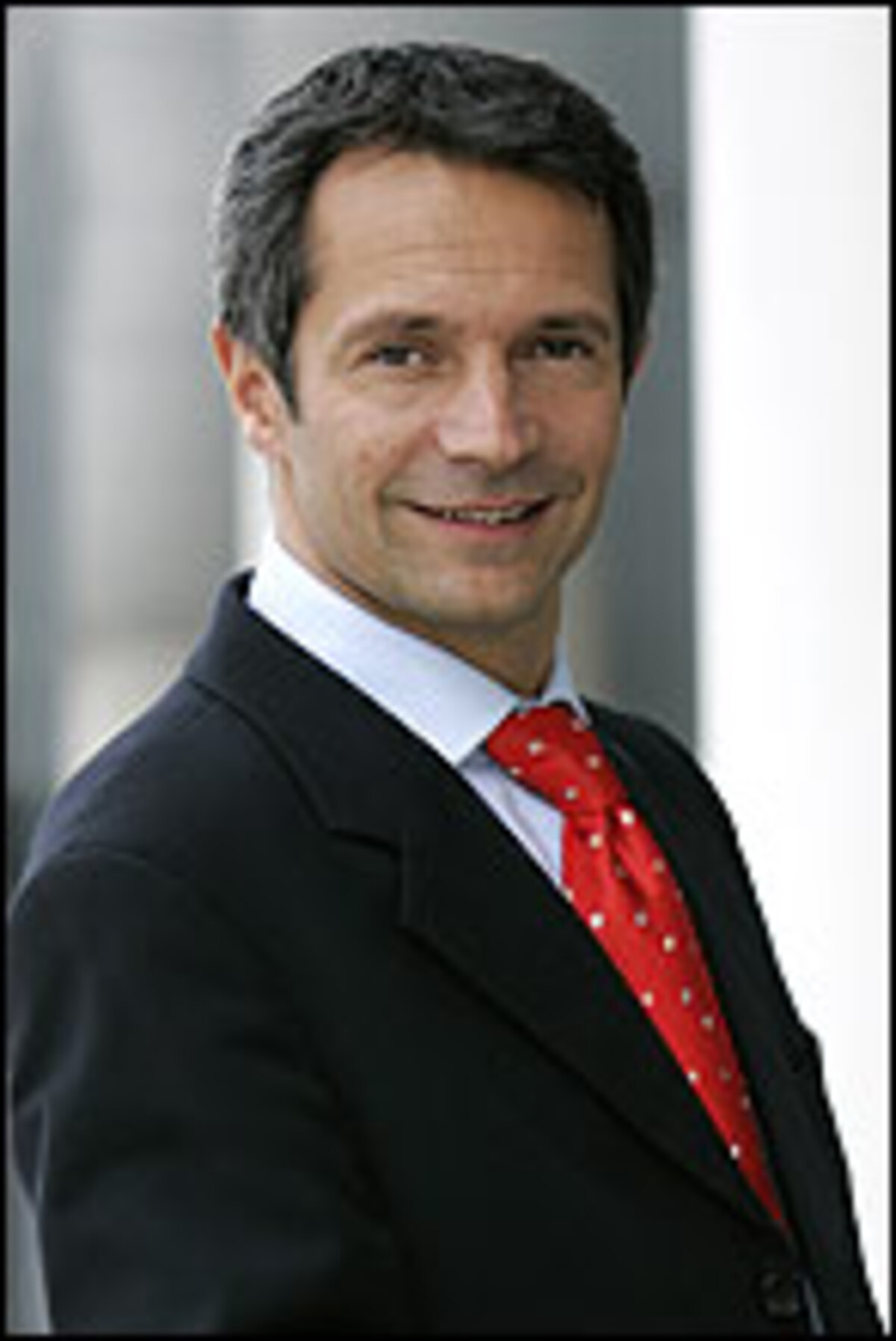 Das Management-Team von Fujitsu Siemens Computers ist um einen weiteren Branchenexperten stärker: Ab sofort wird Karl Milojkovic, der bisher bei Fujitsu Siemens Computers in Deutschland tätig war, den Bereich Commercial & Channel Business in Österreich leiten.