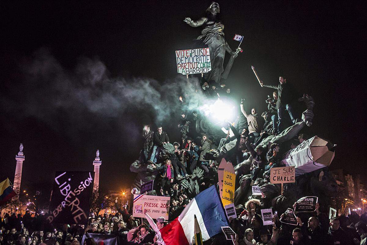 Corentin Fohlen, Frankreich, 2015 Demonstration gegen Terrorismus in Paris nach den Anschlägen auf "Charlie Hebdo" am Place de la Nation am 11. Jänner 2015. Nach dem Anschlag islamistischer Terroristen auf das Redaktionsbüro der Satirezeitschrift "Charlie Hebdo" und einer Reihe weiterer Anschläge in und um Paris, bei denen 16 Menschen (darunter drei Täter) starben, fanden im ganzen Land Marches républicaines (republikanische Märsche) statt. In Paris führte der Marsch vom Place de la République zum Place de la Nation. Nach offiziellen Schätzungen nahmen 1,2 bis 1,6 Millionen Menschen an dieser größten Kundgebung in der französischen Hauptstadt seit der Befreiung von Paris am Ende des Zweiten Weltkriegs teil.