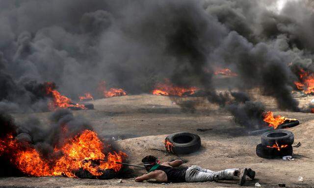 Chaos an der Grenze zum Gazastreifen. Tausende Palästinenser zogen zur israelischen Sperranlage und versuchten, diese zu überwinden. Dutzende von ihnen wurden getötet. 