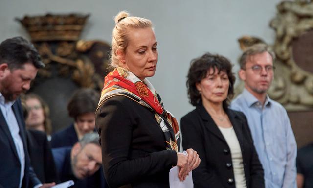 Witwe Julia Nawalnaja beim Begräbnis von Alexej Nawalny.
