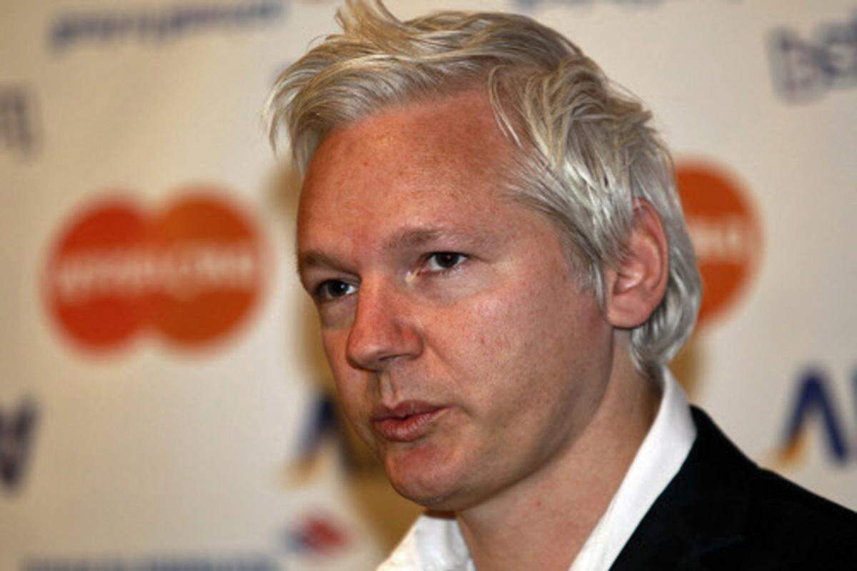 Im November 2010 stellte Schweden einen EU-weiten Haftbefehl gegen Assange aus. Im selben Monat sorgte Wikileaks mit der Veröffentlichung von mehr als 250.000 vertraulichen Informationen aus US-Botschaften für Aufsehen.