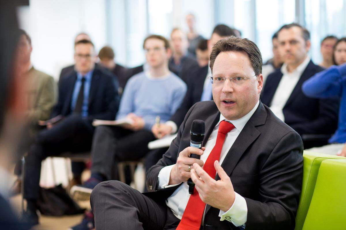 Christoph Nagel von der UniCredit Bank Austria diskutierten...