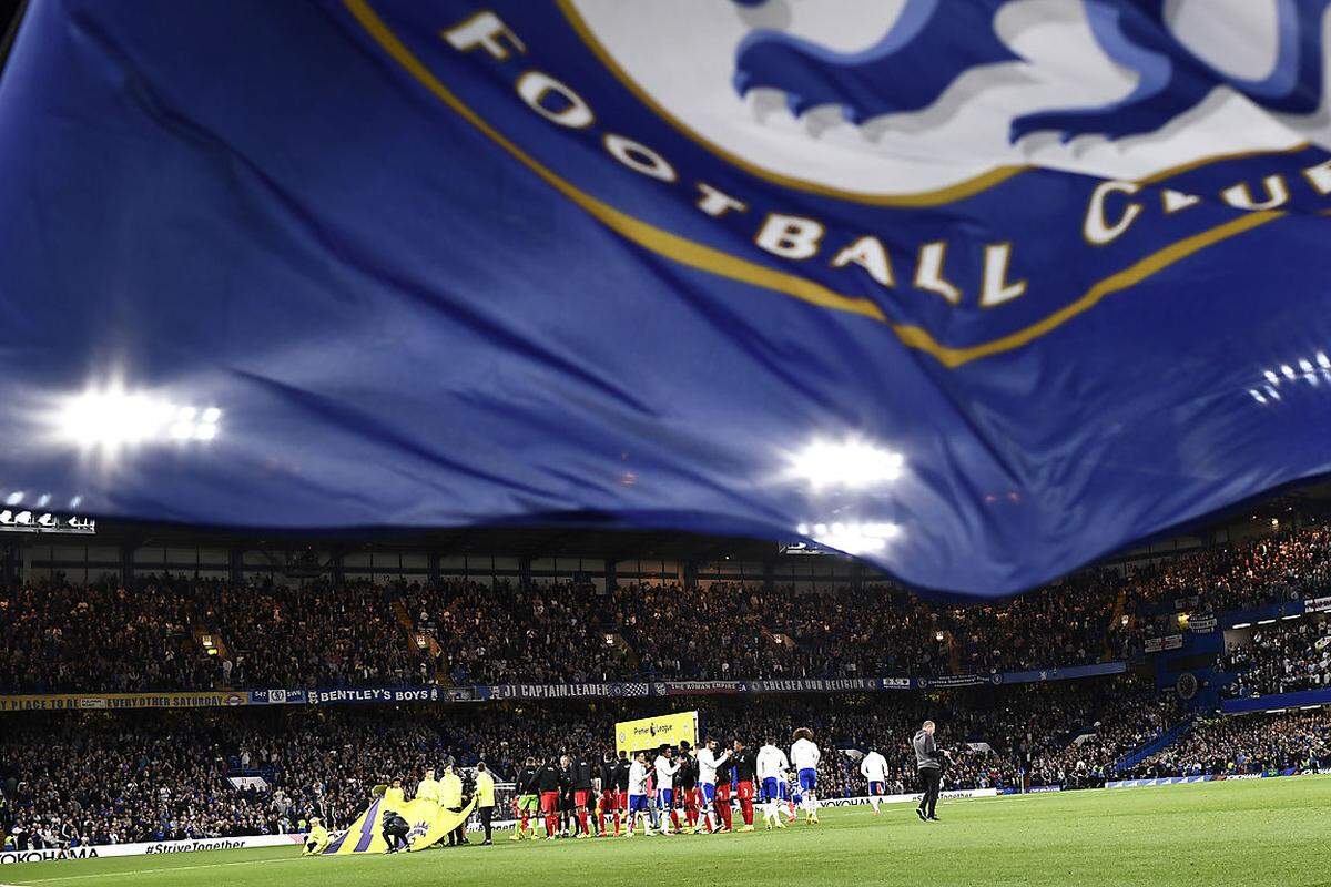 Die Pläne für den Abriss und Neubau liegen bereits parat, noch aber verdient Chelsea gut an seiner alten Heimstätte: 93,1 Millionen Euro betrugen die Einnahmen aus Ticketing und Konsumation in der Saison 2014/15.