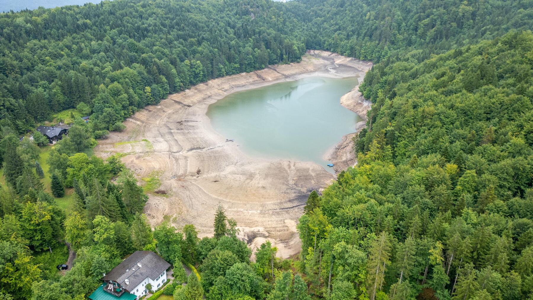 Eight Kilograms of TNT Found in Austrian Lake for Second Time This Summer