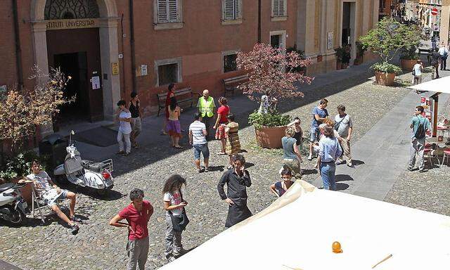 In Modena verließen die Menschen ihre Häuser