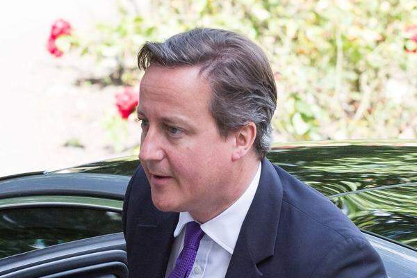 Großbritanniens Premierminister Cameron zeigte sich bestürzt über den Vorfall. "Ich bin schockiert und traurig", teilte er am Abend mit. Londoner Regierungsbeamte verschiedener Ressorts kämen zusammen, um die Faktenlage zu klären.