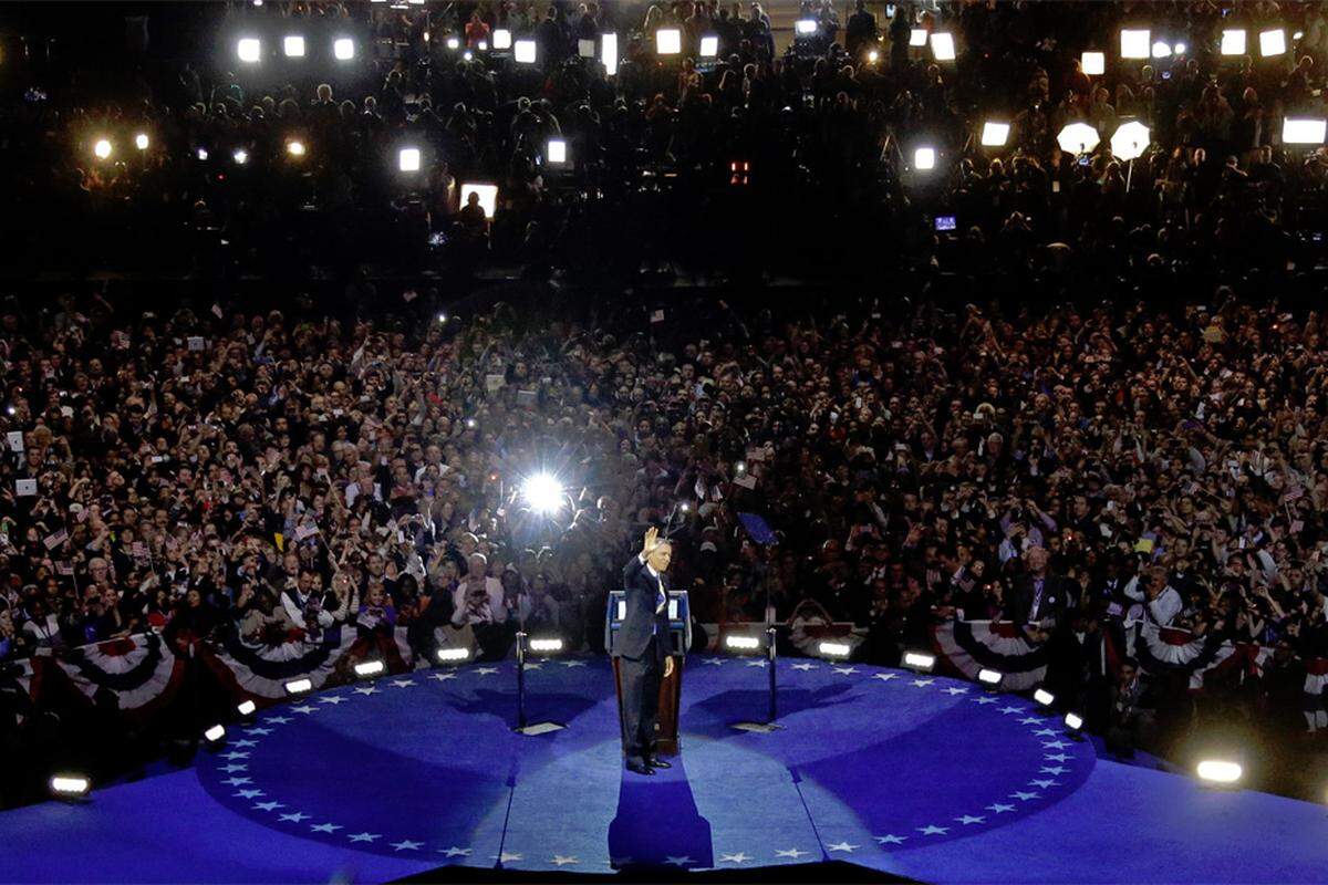 In seiner Siegesrede bedankte sich US-Präsident Obama bei den Wählern. "Wir sind eine amerikanische Familie", betonte der Demokrat und fügte hinzu: "Wir haben auf den richtigen Weg zurückgefunden."